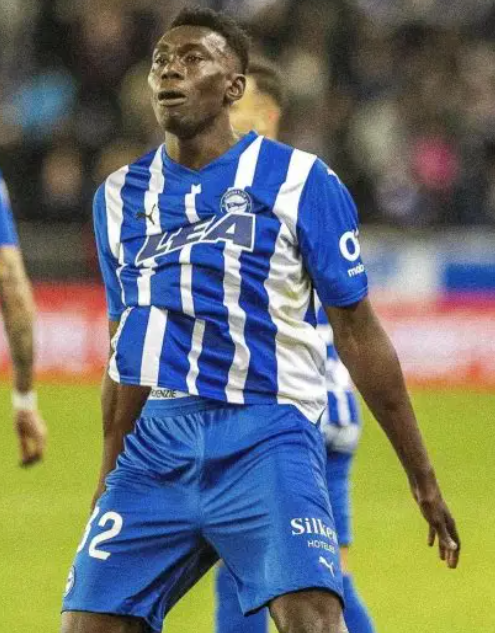 英超雙雄競逐：阿格霍瓦轉(zhuǎn)會風云起