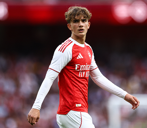 阿森納聯(lián)賽杯晉級(jí)：青訓(xùn)新星閃耀，阿爾特塔暢談未來(lái)展望