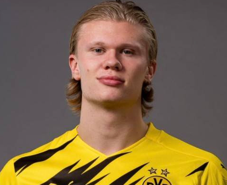 近日，西班牙足球轉會市場傳出了一則備受矚目的消息，皇馬與挪威鋒線新星哈蘭德之間的轉會傳聞引發(fā)了廣泛關注。據(jù)西班牙知名記者Jorge Picón在相關渠道透露，這一傳聞并非毫無根據(jù)的猜測。 從哈蘭德本人的意愿來看，有可靠消息源——哈蘭德身邊人士證實，這位年輕且極具天賦的球員內心深處十分渴望能夠身披皇馬的白色戰(zhàn)袍，為這支<a href='https://www.www.162175.com/news/tag/284.html' style='color: blue;'>西甲</a>豪門效力。哈蘭德作為當今足壇備受矚目的新生代前鋒，其出色的身體素質、門前嗅覺以及強大的得分能力，使他成為了眾多豪門俱樂部覬覦的對象。而皇馬，作為歐洲足壇的頂級豪門，擁有悠久的歷史、輝煌的戰(zhàn)績以及龐大的球迷基礎，對于任何有追求的球員來說，都具有極大的吸引力。 與此同時，西班牙媒體還報道了另一則與皇馬陣容變動相關的消息。如果皇馬陣中的巴西球星<a  style='color: blue;'>維尼修斯</a>選擇離開球隊，那么皇馬管理層極有可能將引進哈蘭德作為重要的補強舉措。Jorge Picón在播客節(jié)目中進一步闡述了相關情況，他提到哈蘭德的經(jīng)紀人皮門塔曾多次公開強調，球員在職業(yè)生涯的規(guī)劃上擁有高度的自主權，他掌控著自己的命運走向。并且，哈蘭德與<a  style='color: blue;'>曼城</a>之間存在解約金條款這一特殊情況，盡管目前該條款的具體金額尚未向外界公布，但這無疑為哈蘭德未來的轉會提供了一種潛在的可能性。 Jorge Picón還針對哈蘭德加盟皇馬的可能性與維尼修斯的處境之間的關系發(fā)表了看法。他指出，目前維尼修斯并未完全拒絕與皇馬續(xù)約，雙方都秉持著積極的態(tài)度，相信能夠達成新的協(xié)議。然而，一旦維尼修斯最終決定留隊，那么哈蘭德加盟皇馬的可能性將會大幅降低。畢竟，皇馬在陣容構建上需要綜合考慮多個因素，包括球員的位置、戰(zhàn)術體系以及薪資結構等。 綜上所述，皇馬與哈蘭德之間的轉會傳聞并非空穴來風，它涉及到球員的個人意愿、俱樂部的陣容規(guī)劃以及復雜的轉會條款等多個方面。未來，這一傳聞將如何發(fā)展，哈蘭德是否會真的披上皇馬的戰(zhàn)袍，值得我們持續(xù)關注。