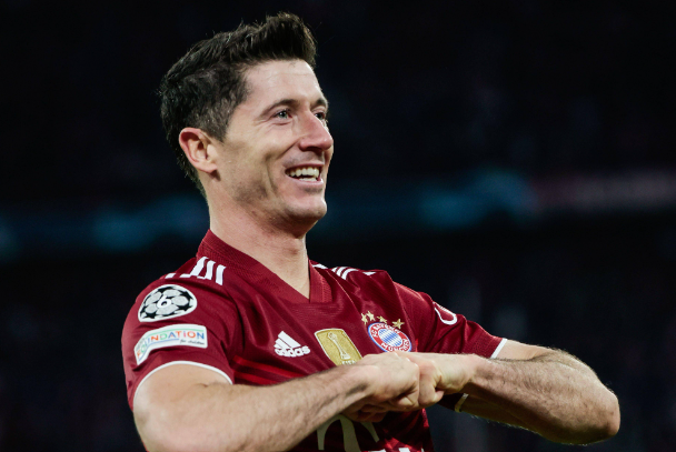 西甲激戰(zhàn)巴薩客場告捷，萊萬帽子戲法后暢談賽后心得