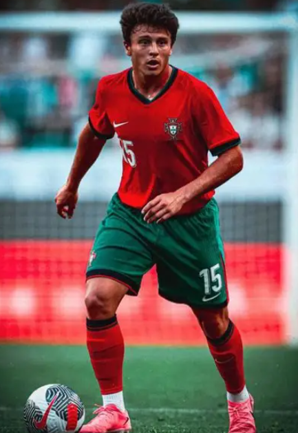 <a href='https://www.www.162175.com/news/tag/1124.html' style='color: blue;'>巴黎圣日耳曼</a>客場(chǎng)險(xiǎn)勝里昂：若昂 - 內(nèi)維斯補(bǔ)時(shí)建功談賽后感悟