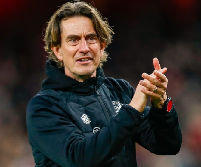 熱刺1 - 2負(fù)于富勒姆賽后：弗蘭克剖析比賽得失與球迷行為