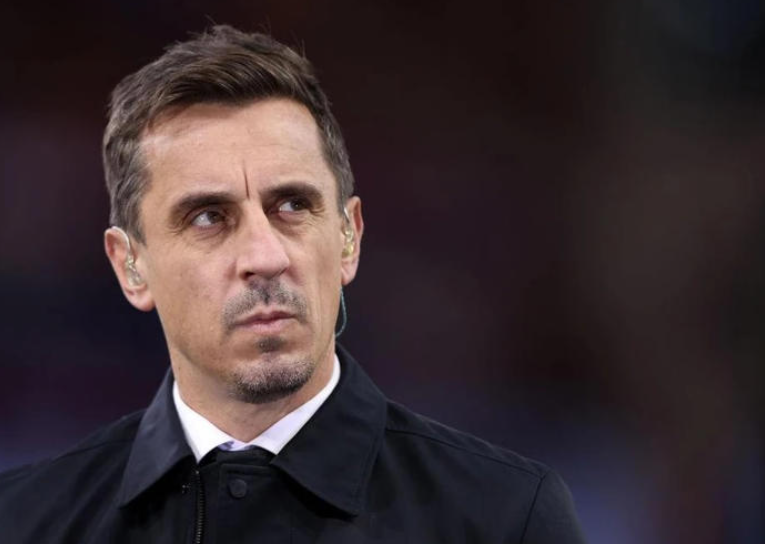 丹尼·辛普森：內(nèi)維爾助力，開(kāi)啟別樣<a  style='color: blue;'>足球</a>合同談判之路