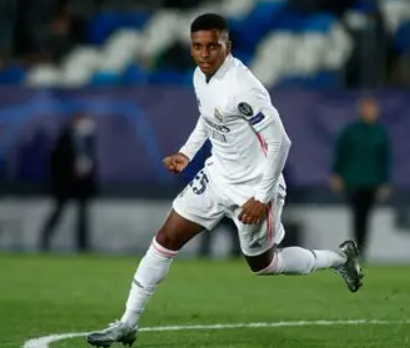 西甲皇馬三連平讓榜首，阿隆索質(zhì)疑關(guān)鍵判罰未VAR回看