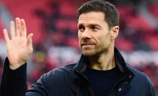 西甲皇馬三連平讓榜首，阿隆索質(zhì)疑關(guān)鍵判罰未VAR回看